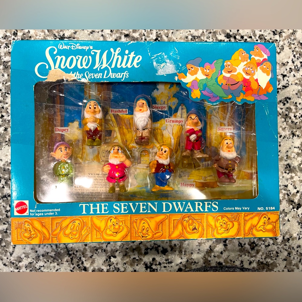 Walt Disney's Snow White & The Seven Dwarfs
Figurines in Original Box